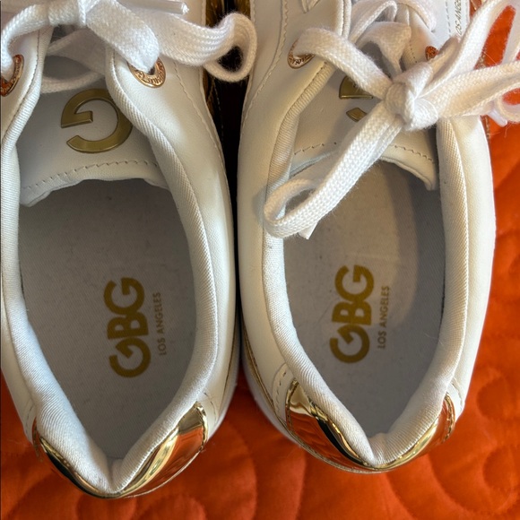 Guess Los Angeles women’s size 11 GBG Quilted White and Gold Sneakers - Picture 5 of 6